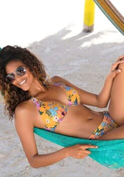 Bench. Bügel-Bikini-Top »Maui«, Mit Floralem Design 10 Bench. Bügel-Bikini-Top »Maui«, Mit Floralem Design -Sunseeker Bikinis Geschaft 4310ea1b0fd292d15d23e580616eda11